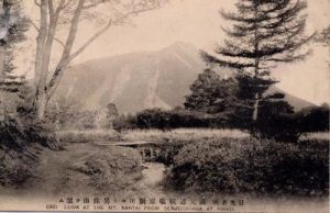 日光名所湯元道戦場原倒川より男体山を望む LOOK AT THE MT. NANTAI FROM SENJOGAHARA AT NIKKO.